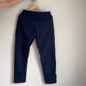 Dark blue capri athletics pants, small